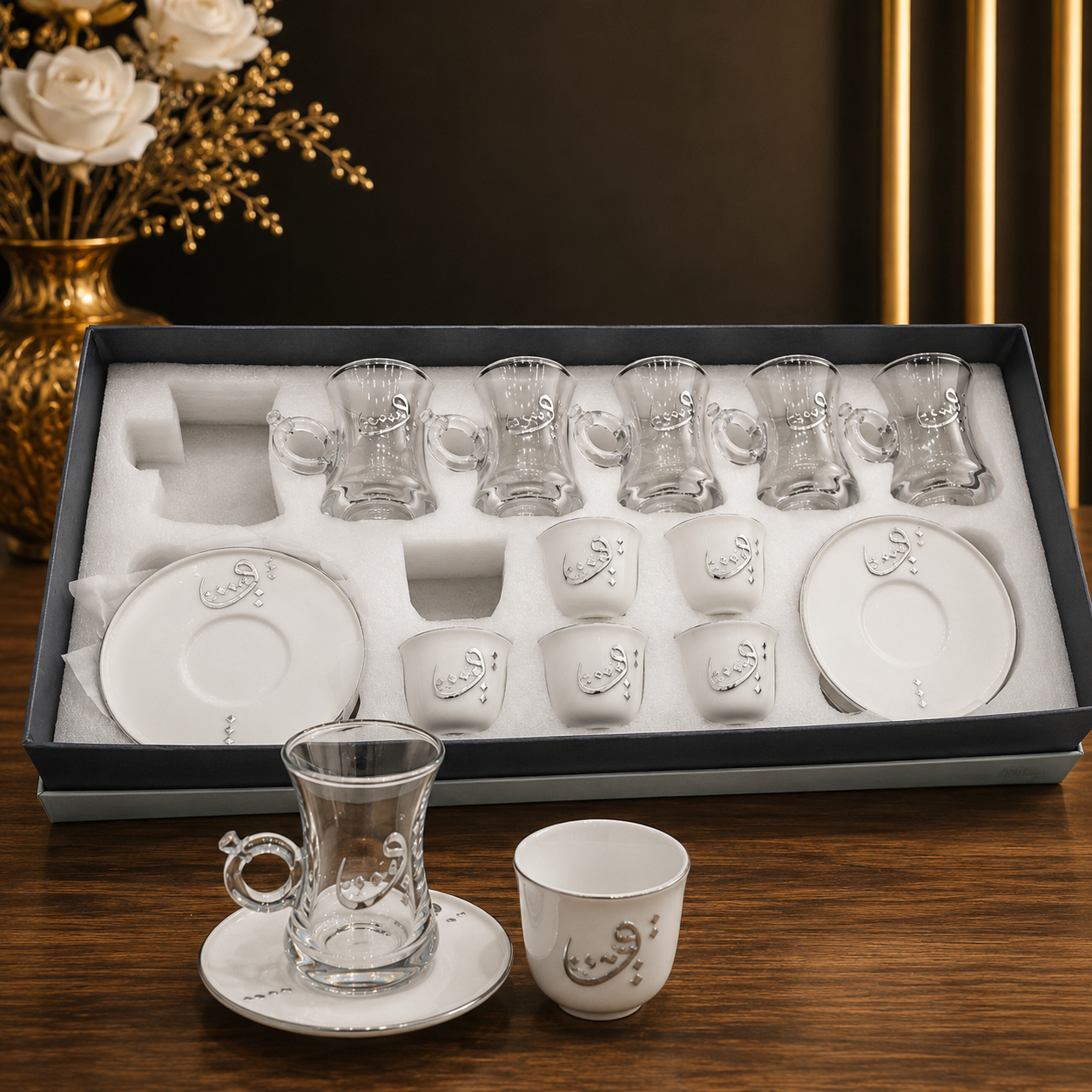 طقم كاسات وفناجين للضيافة 18 قطعة بتصميم عربي – فضي (هـ) – Luxury Arab