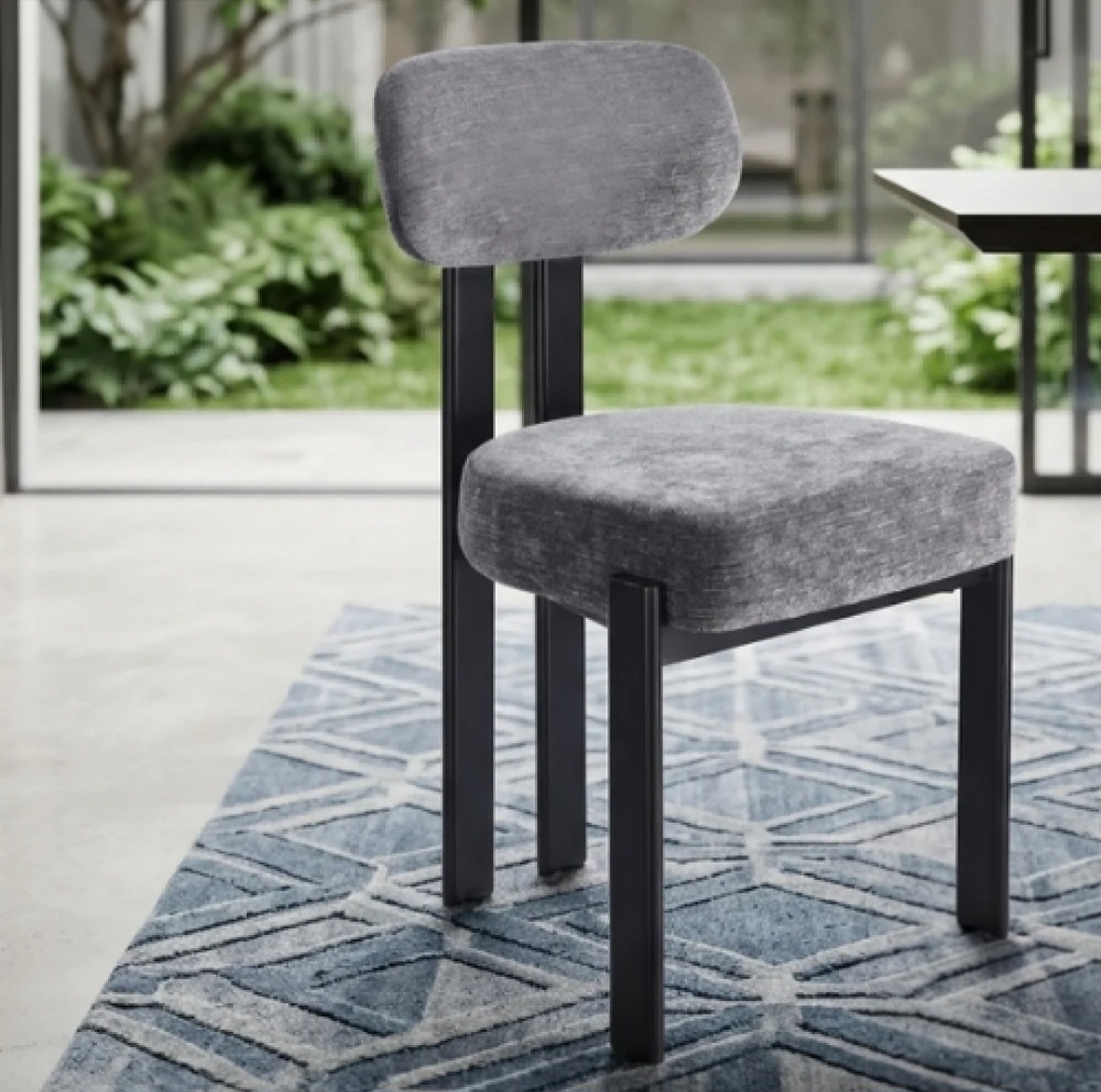 كرسي لون رمادي يتميز بتصميم عصري وأنيق يجمع بين الراحة – Modern Chair 