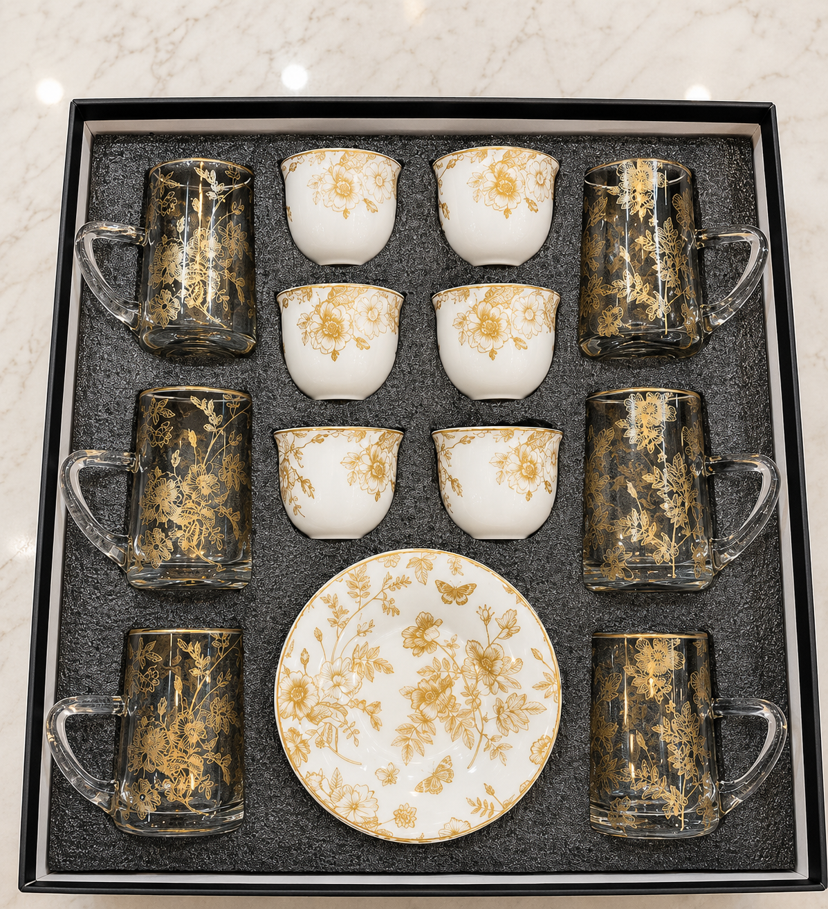 طقم ضيافة فاخر بنقوش عربية أنيقة 18 قطعة – Luxury Arabic Engraved Hosp
