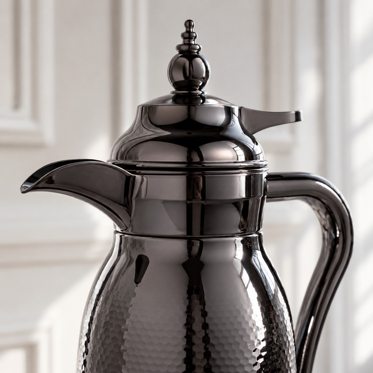 طقم ترامس أسود فاخر بلمعة عاكسة ونقشة هندسية أنيقة – Luxury Thermos Se