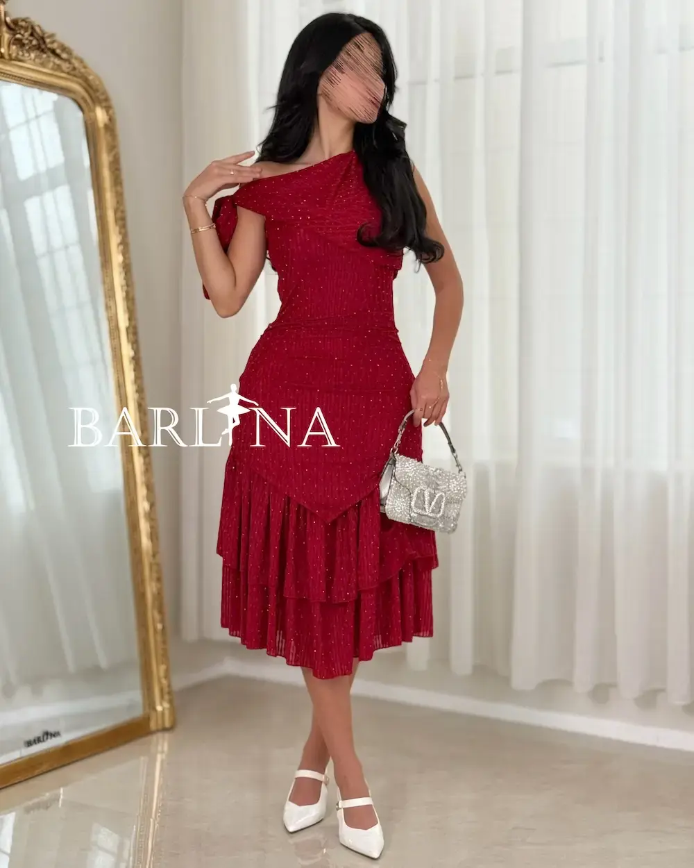 One-shoulder dress with a side knot on the shoulder