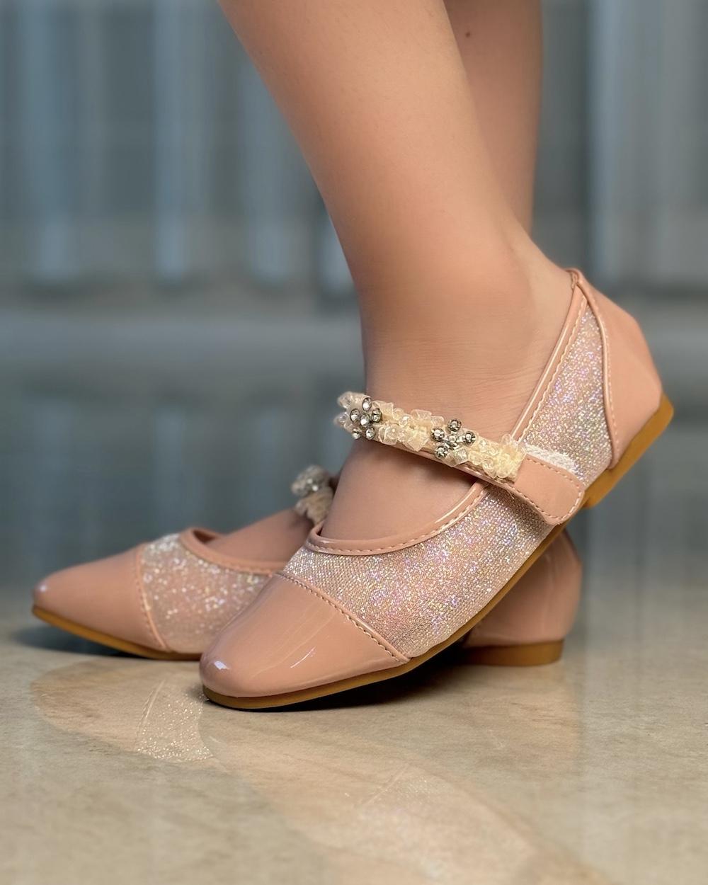 Stylish girls' shoes with a shiny design