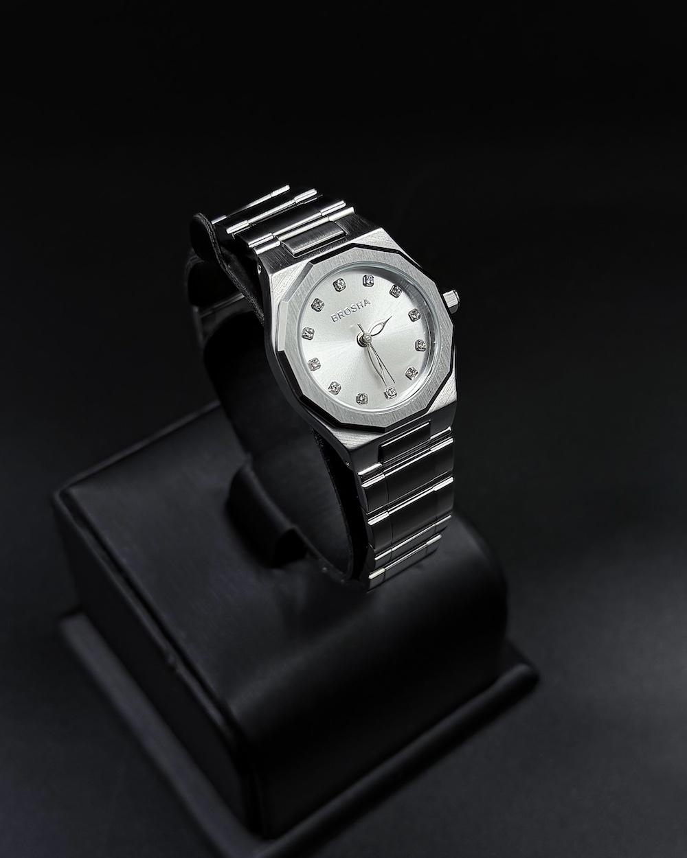 Women's watch with an elegant octagonal geometric design