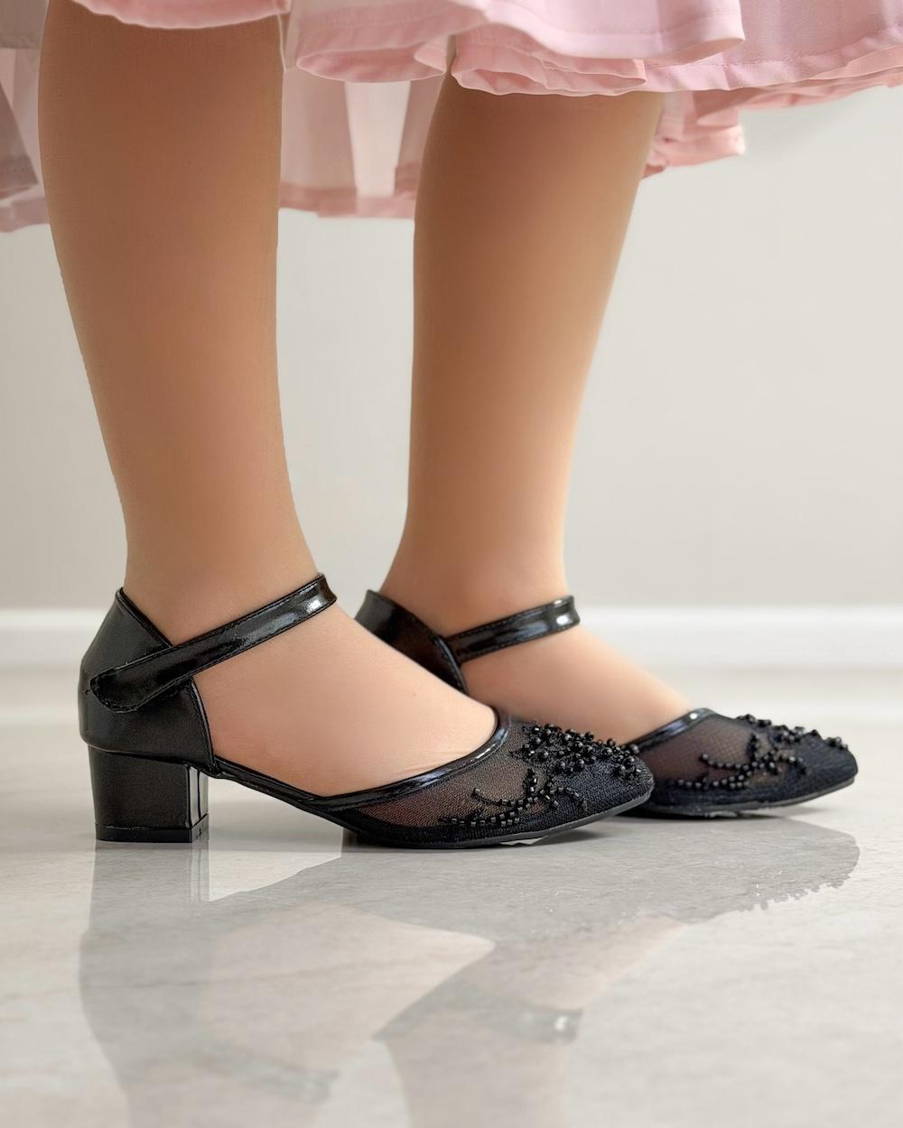 Girls' evening shoes embroidered with beads