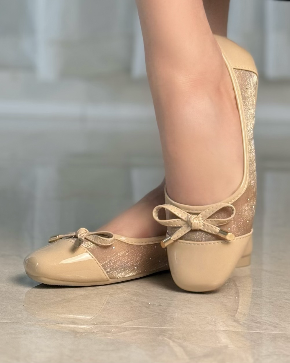Elegant women's shoes with a bow and subtle sparkle