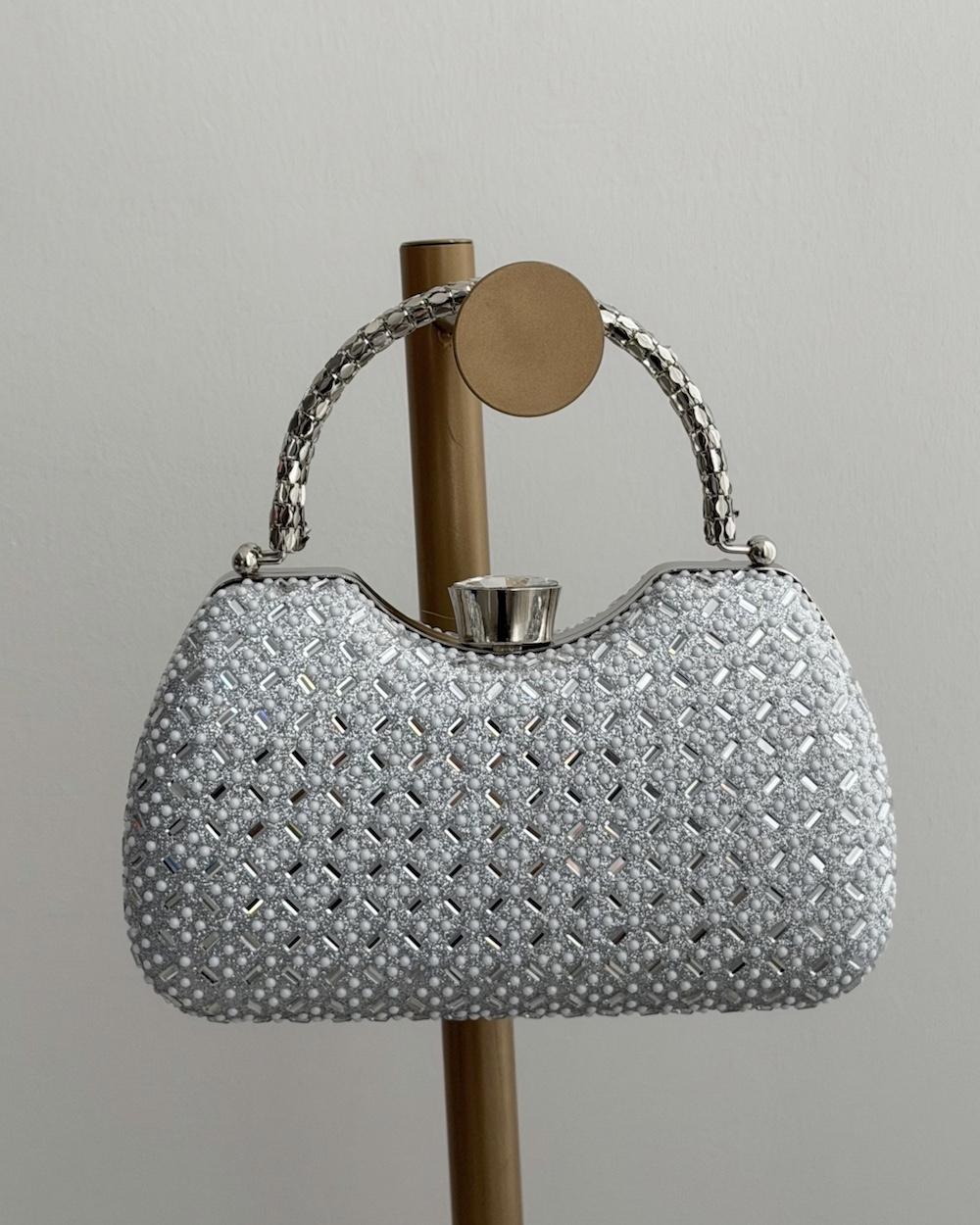 Luxury evening bag with interlocking metal handle