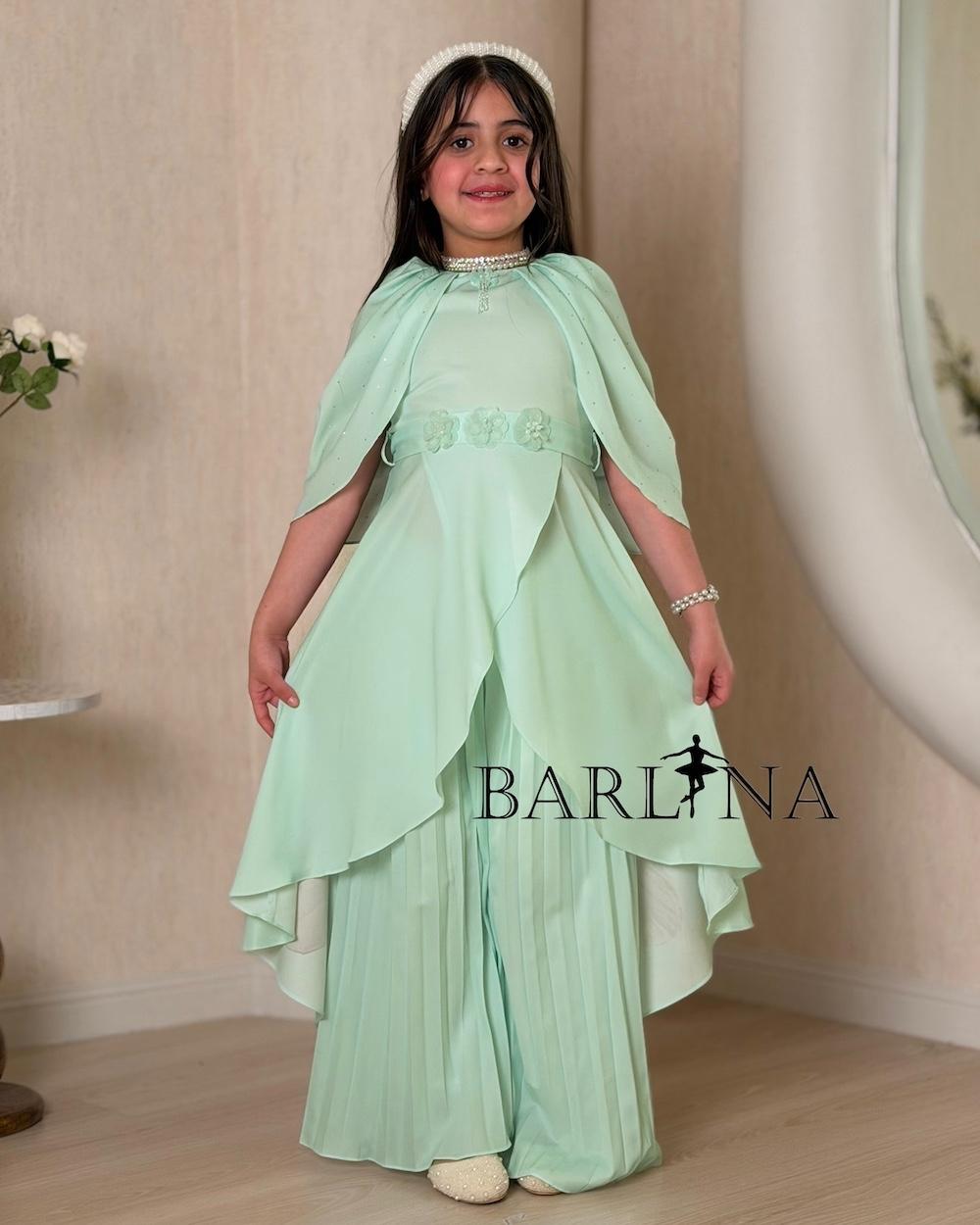 Girls' outfit with a long blouse and pleated pants