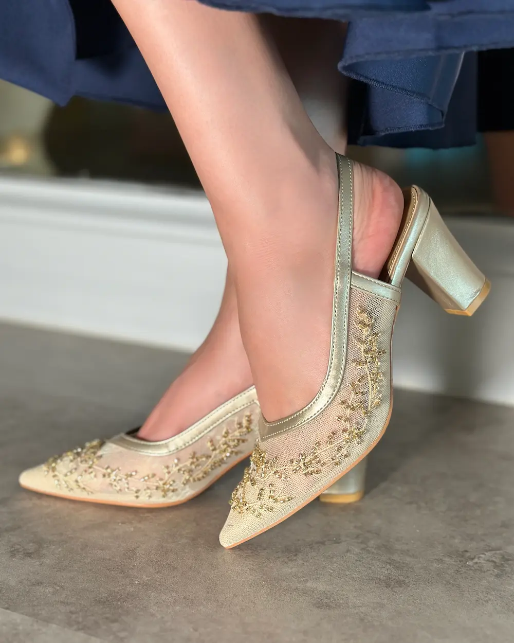 Women's heel decorated with branched beads