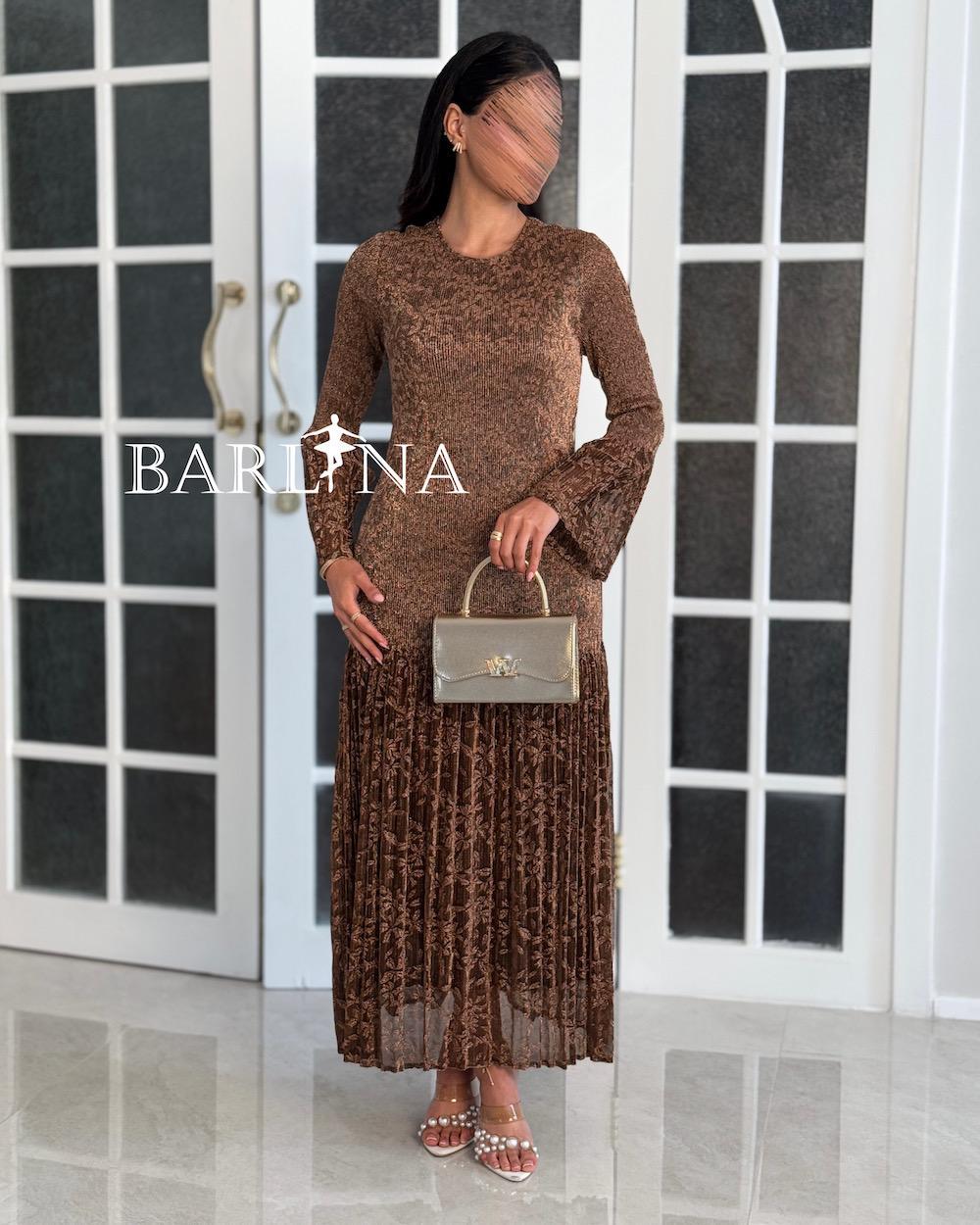 فستان ناعم لامع بتصميم بليسية شفاف