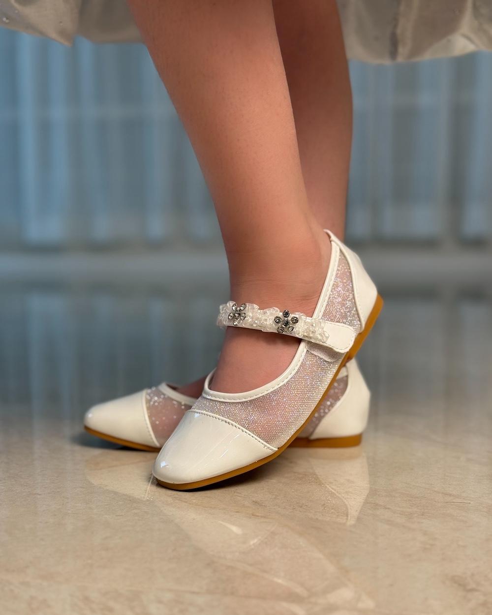 Stylish girls' shoes with a shiny design