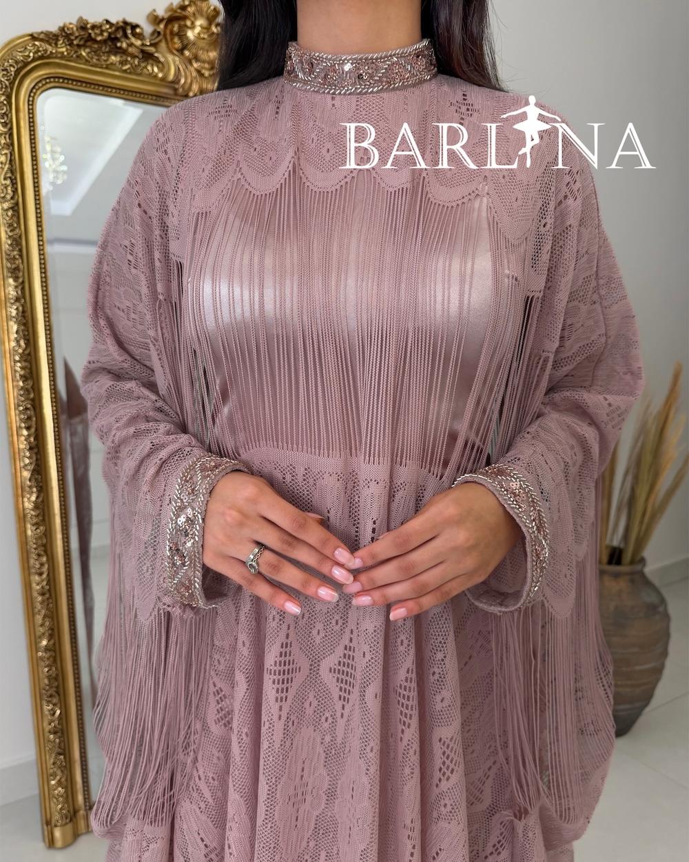 Elegant, wide jalabiya with a bisht design and lace fabric.