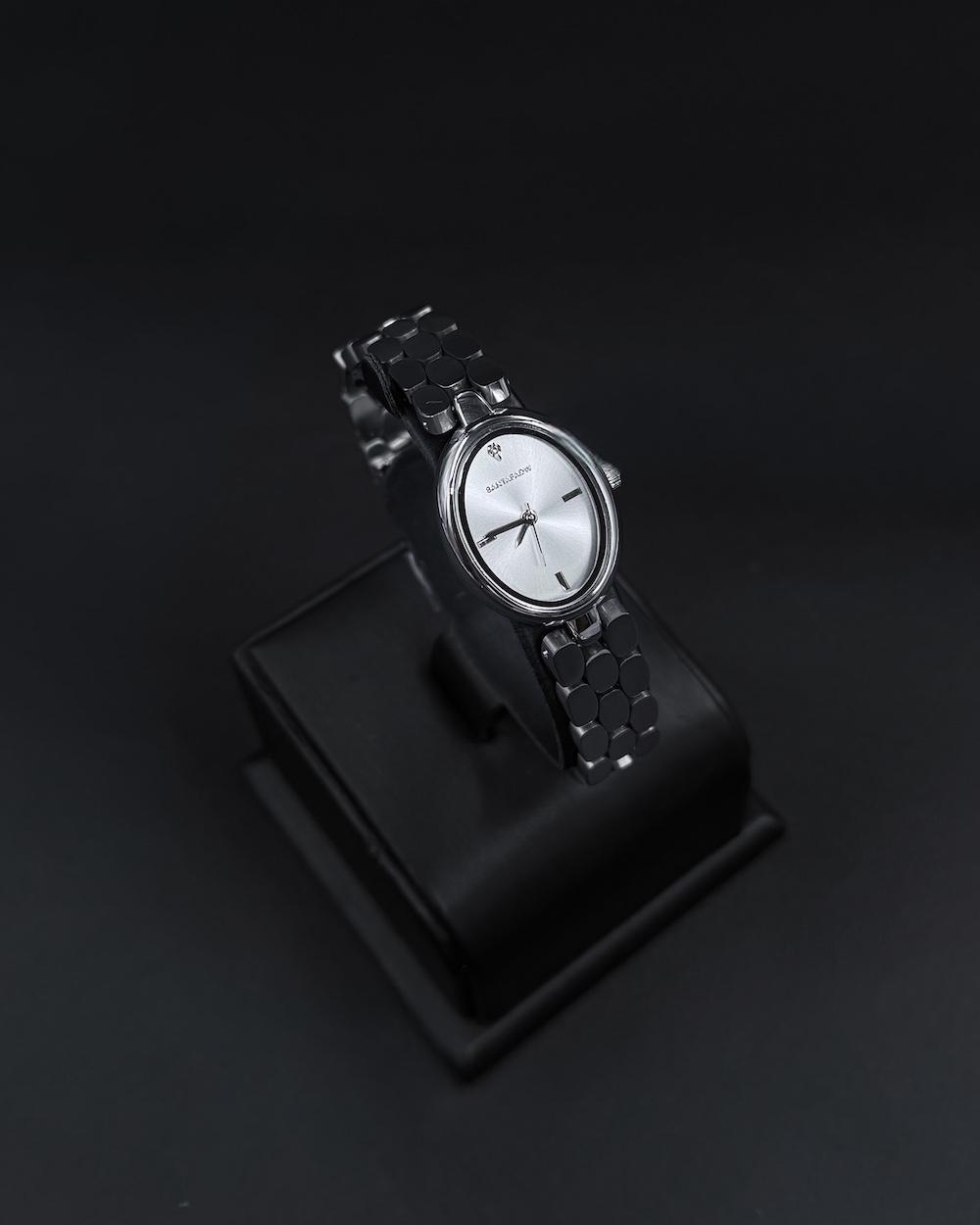 Elegant women's watch with an oval design