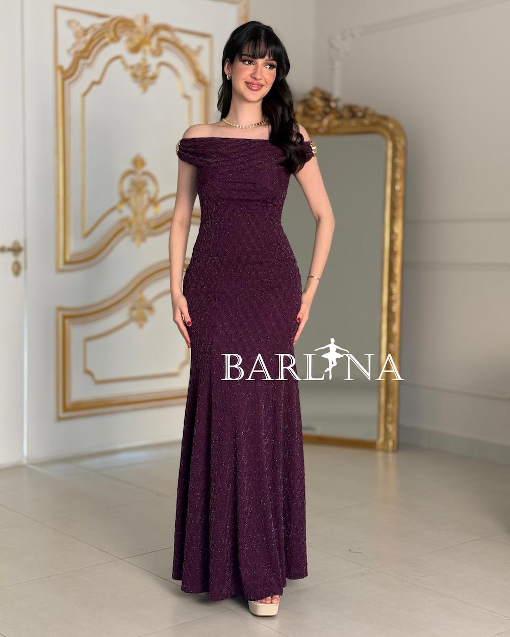 Elegant off-the-shoulder dress with shimmering gold details