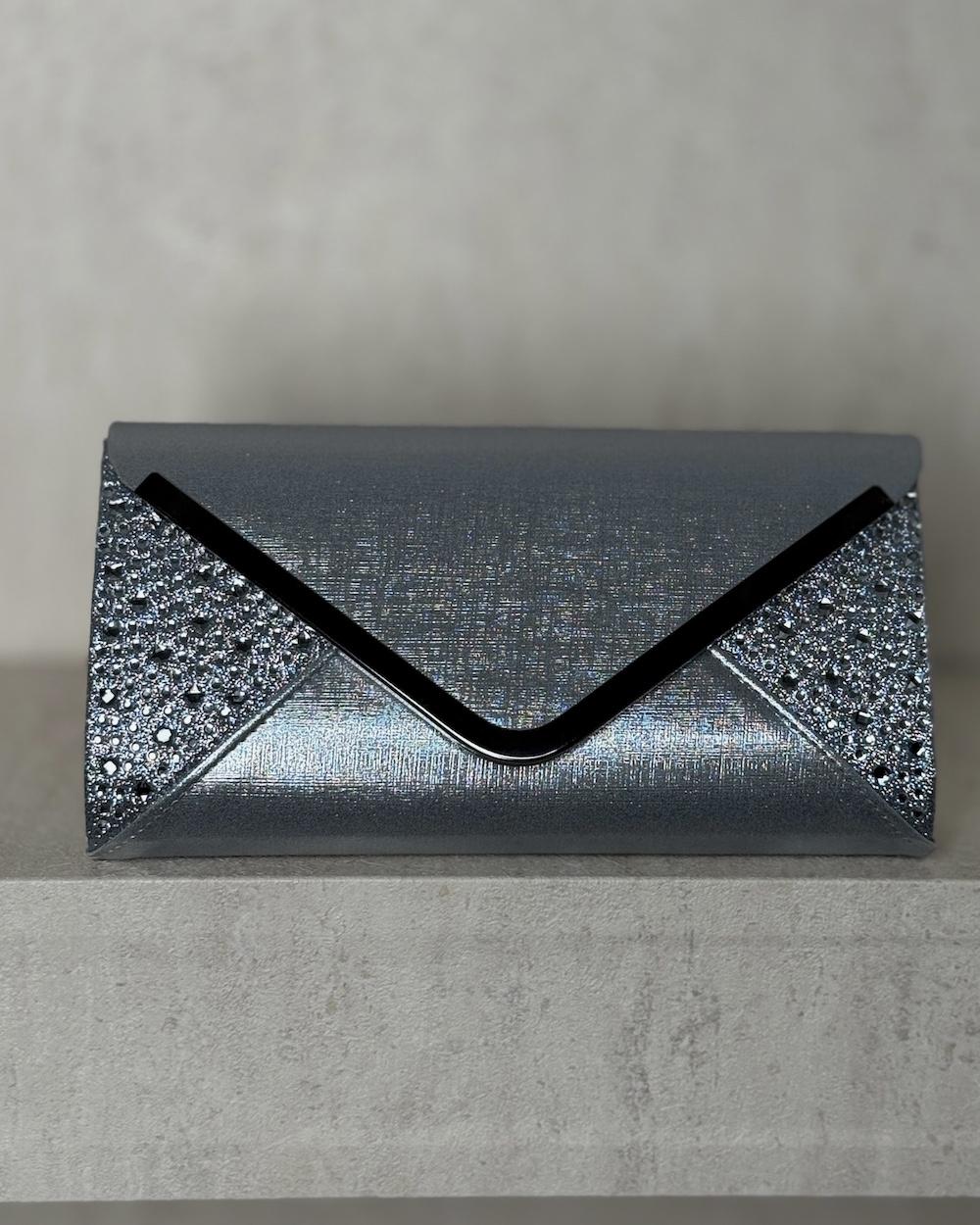 Elegant bag with shiny side details