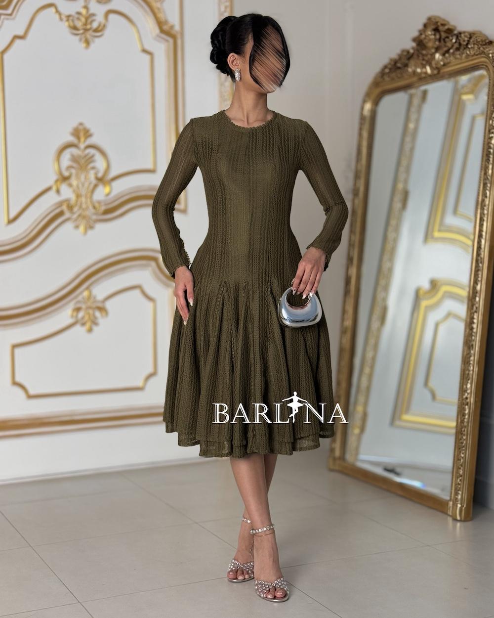 فستان ميدي أنيق بأكمام طويلة شفافة