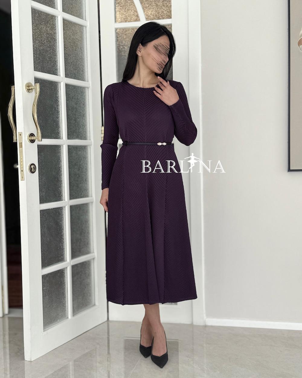 A simple and elegant midi dress