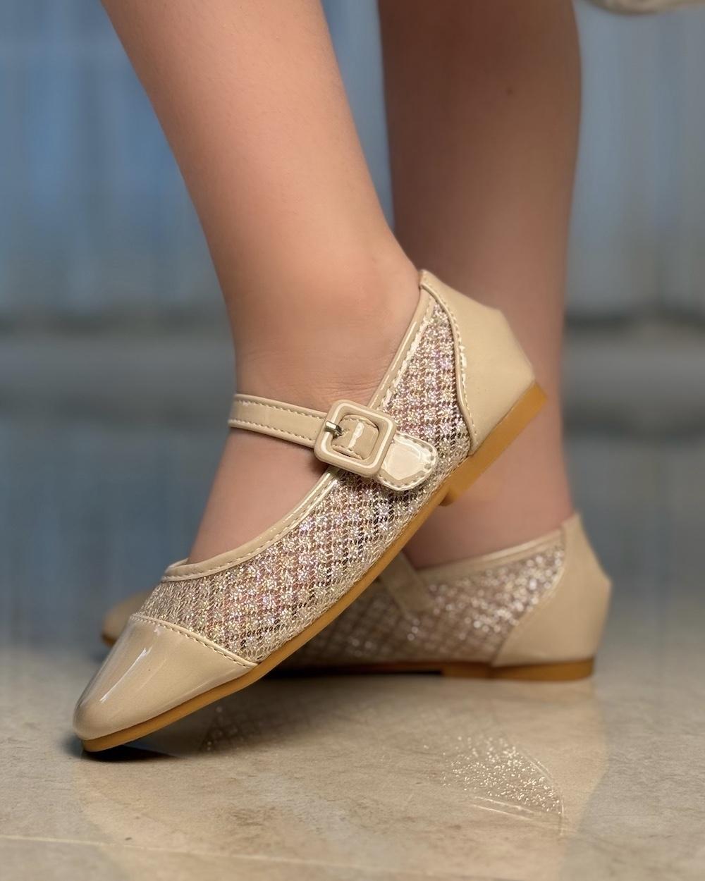 Girls' shoes with a shiny material and leather at the front
