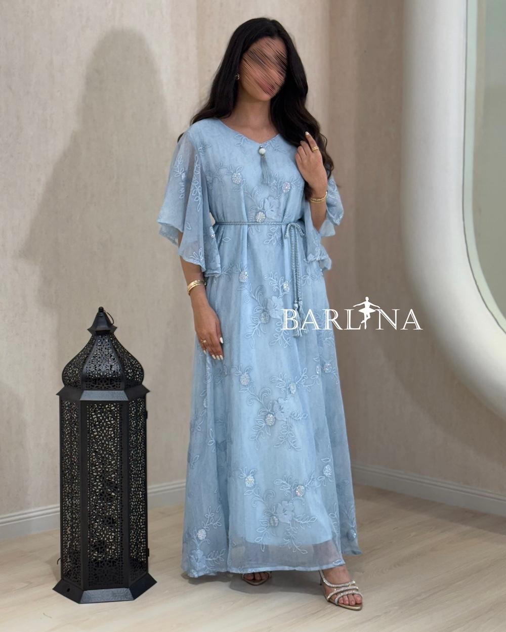 Flowy jalabiya with wide batwing sleeves