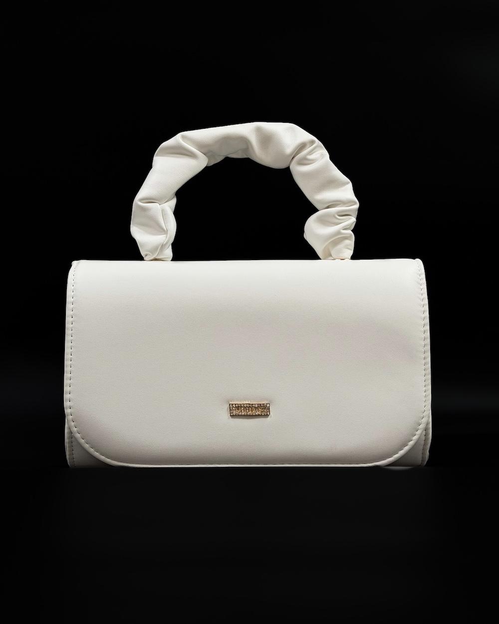 Stylish handbag with a crinkled top handle