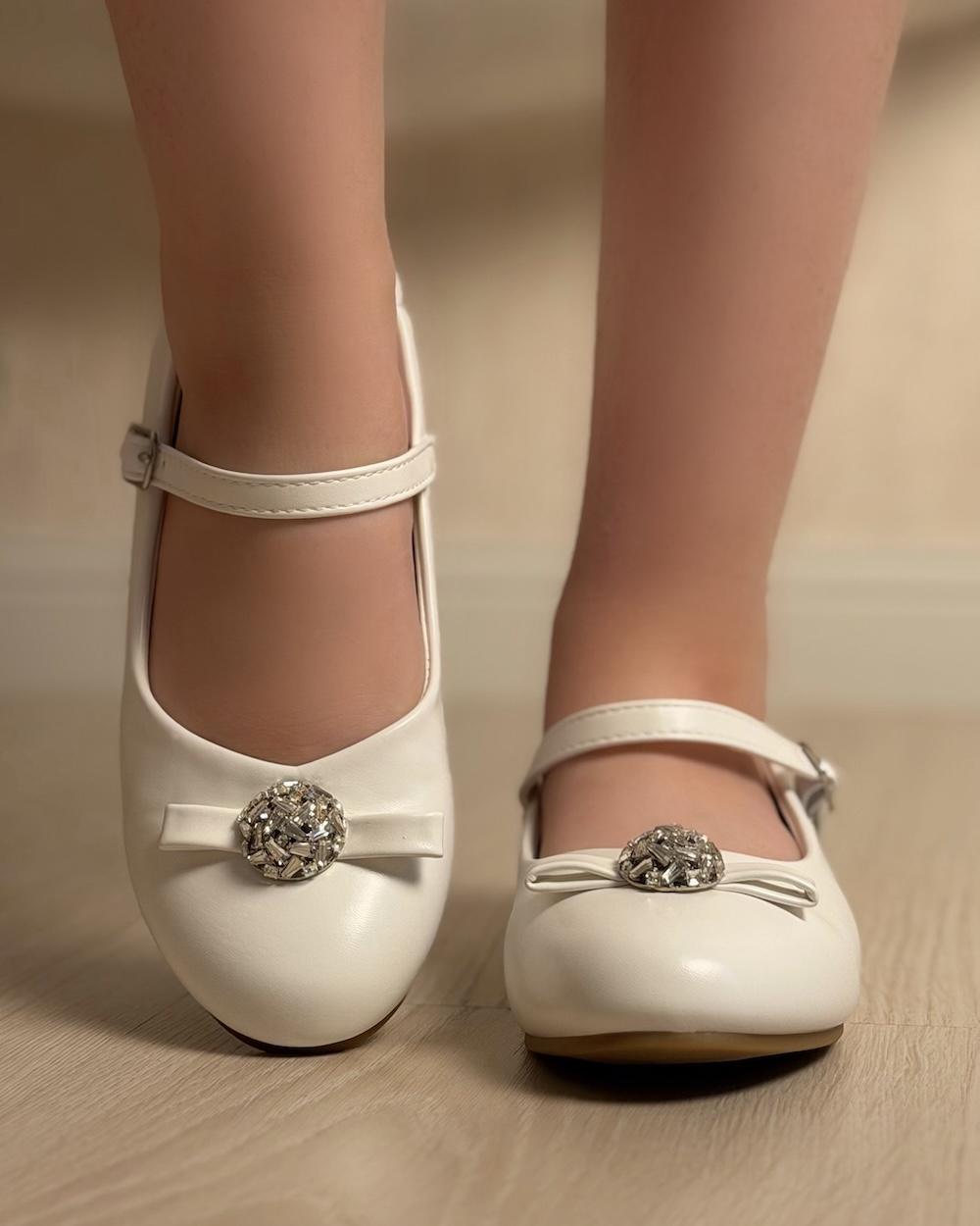 Classic girls' shoes with a bow and crystal