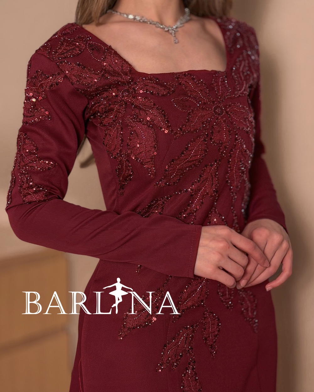Burgundy square-neck dress with long sleeves