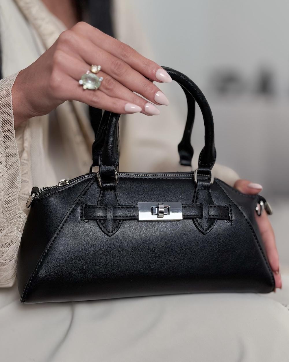 A handbag with a luxurious classic design and a metal clasp.
