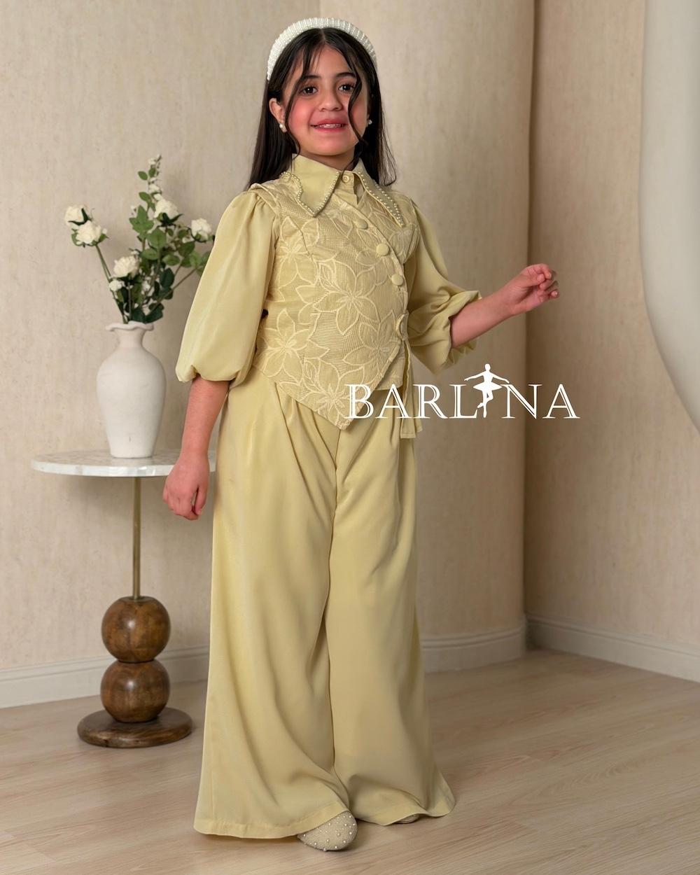 Girls' outfit with wide-leg pants and embroidered vest