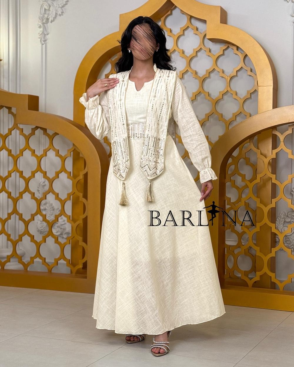 Elegant white jalabiya with an embroidered piece