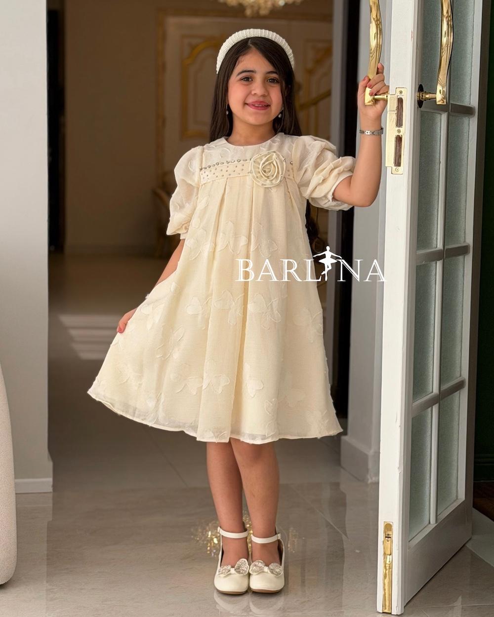 Girls' short dress with a soft design