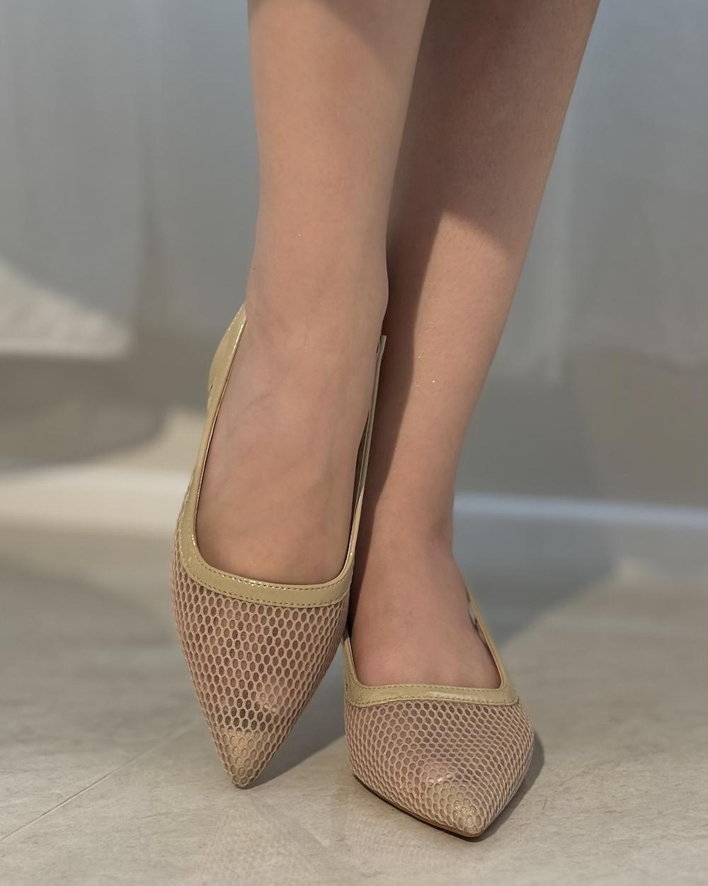 Women's heels made of lightweight mesh with a medium heel
