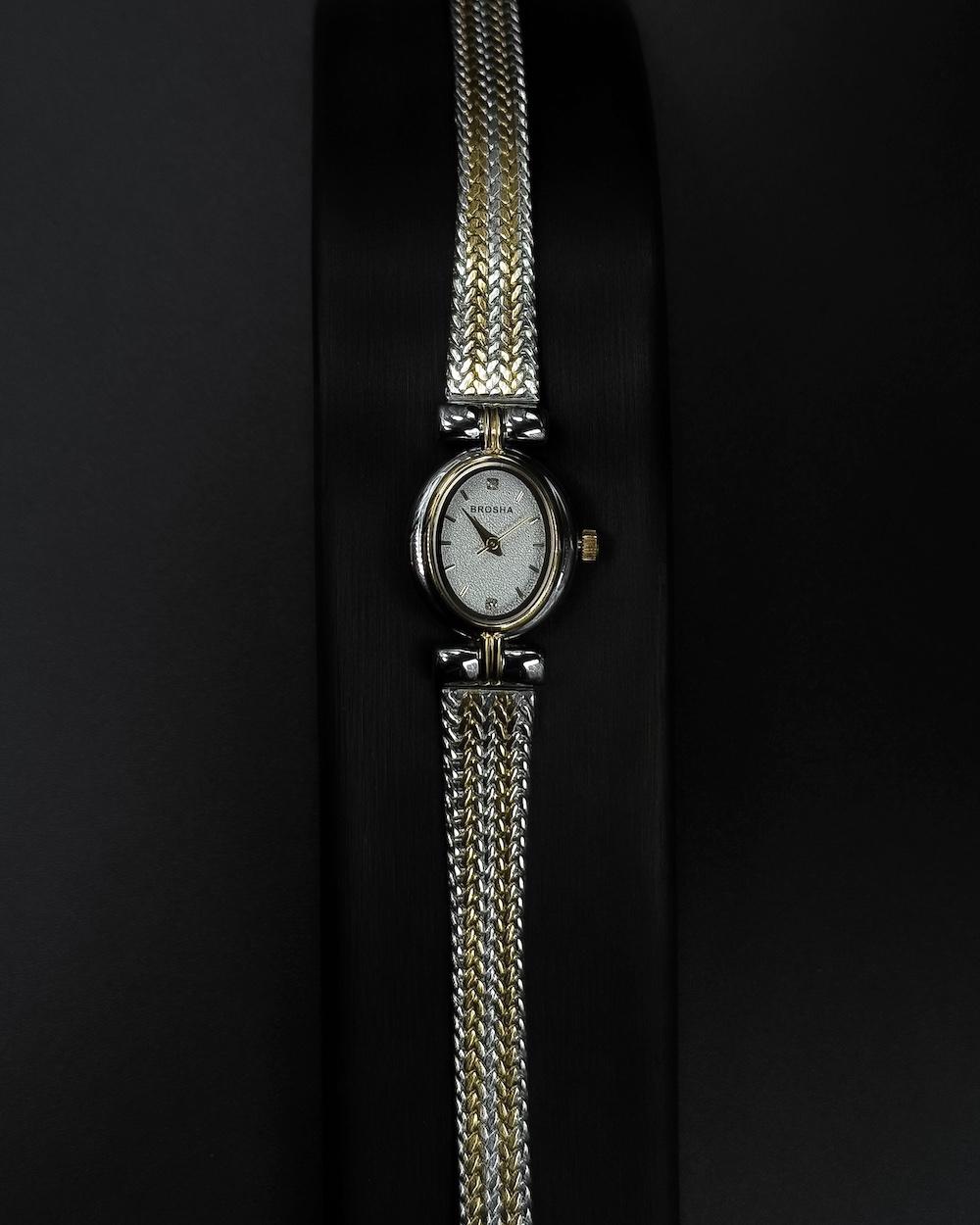 A delicate everyday watch with a simple mesh strap design