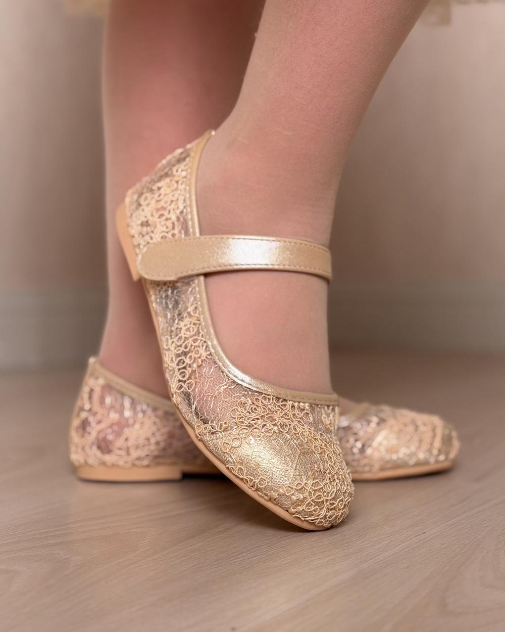 Girls' shoes with mesh embroidery and elegant shine