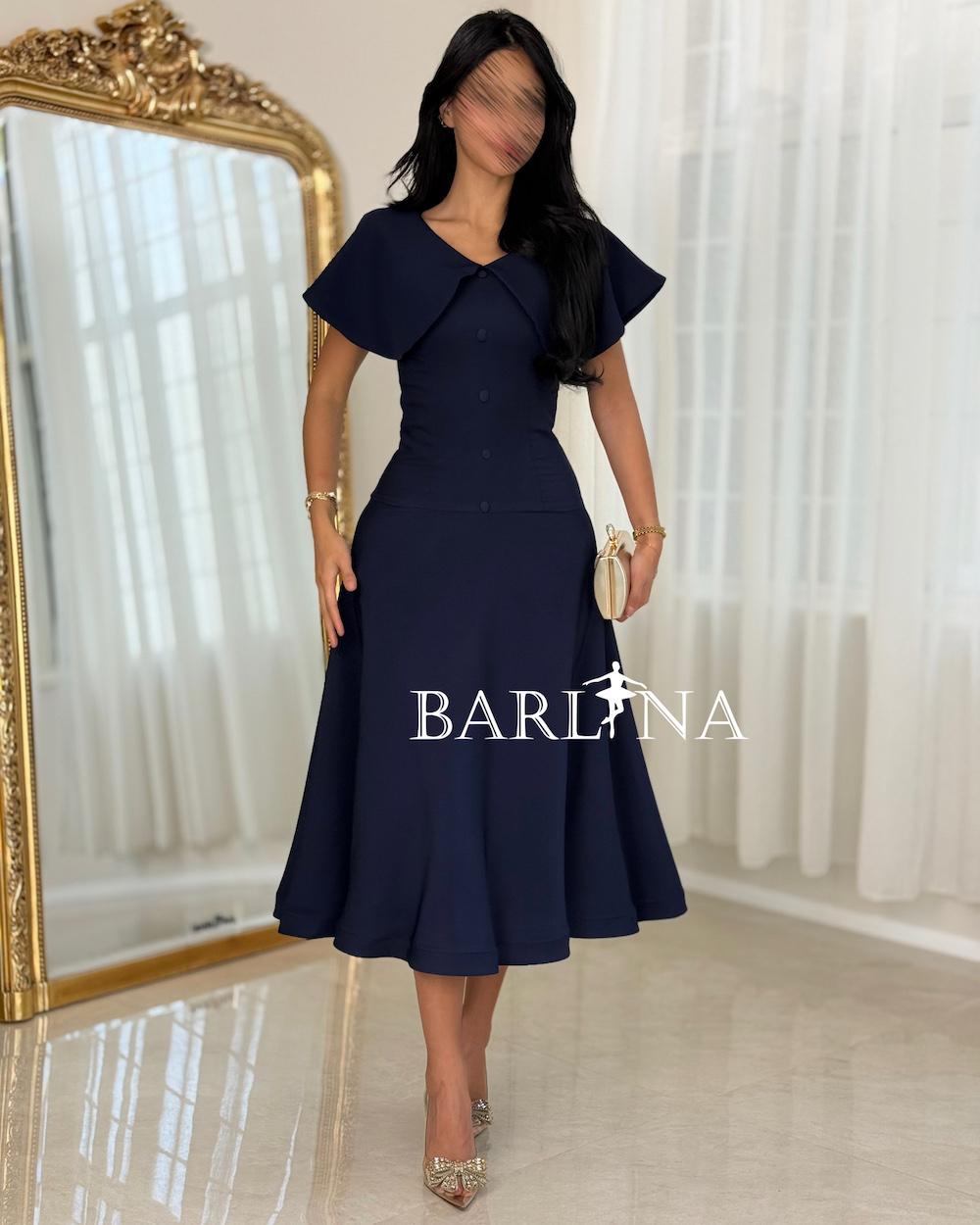Elegant midi dress with a classic design