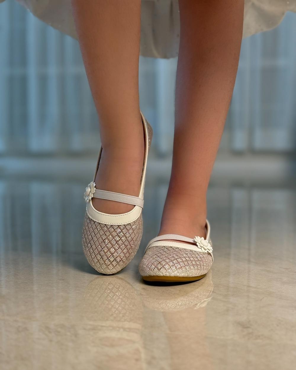 Girls' ballerina shoes with a shiny mesh design