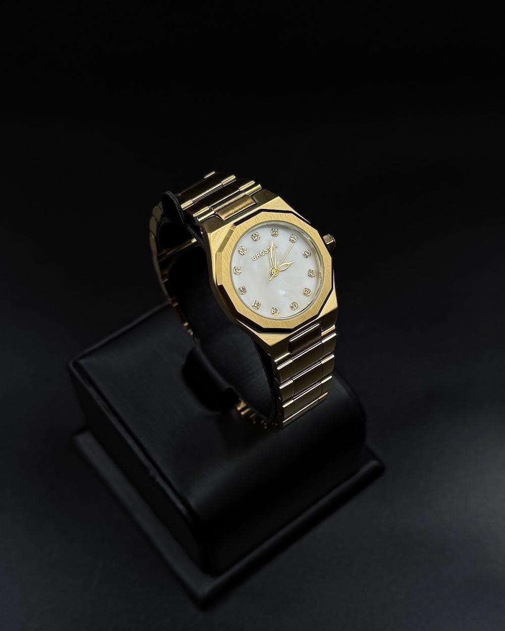 Women's watch with an elegant octagonal geometric design
