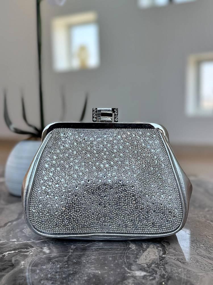 Elegant evening bag with a luxurious design
