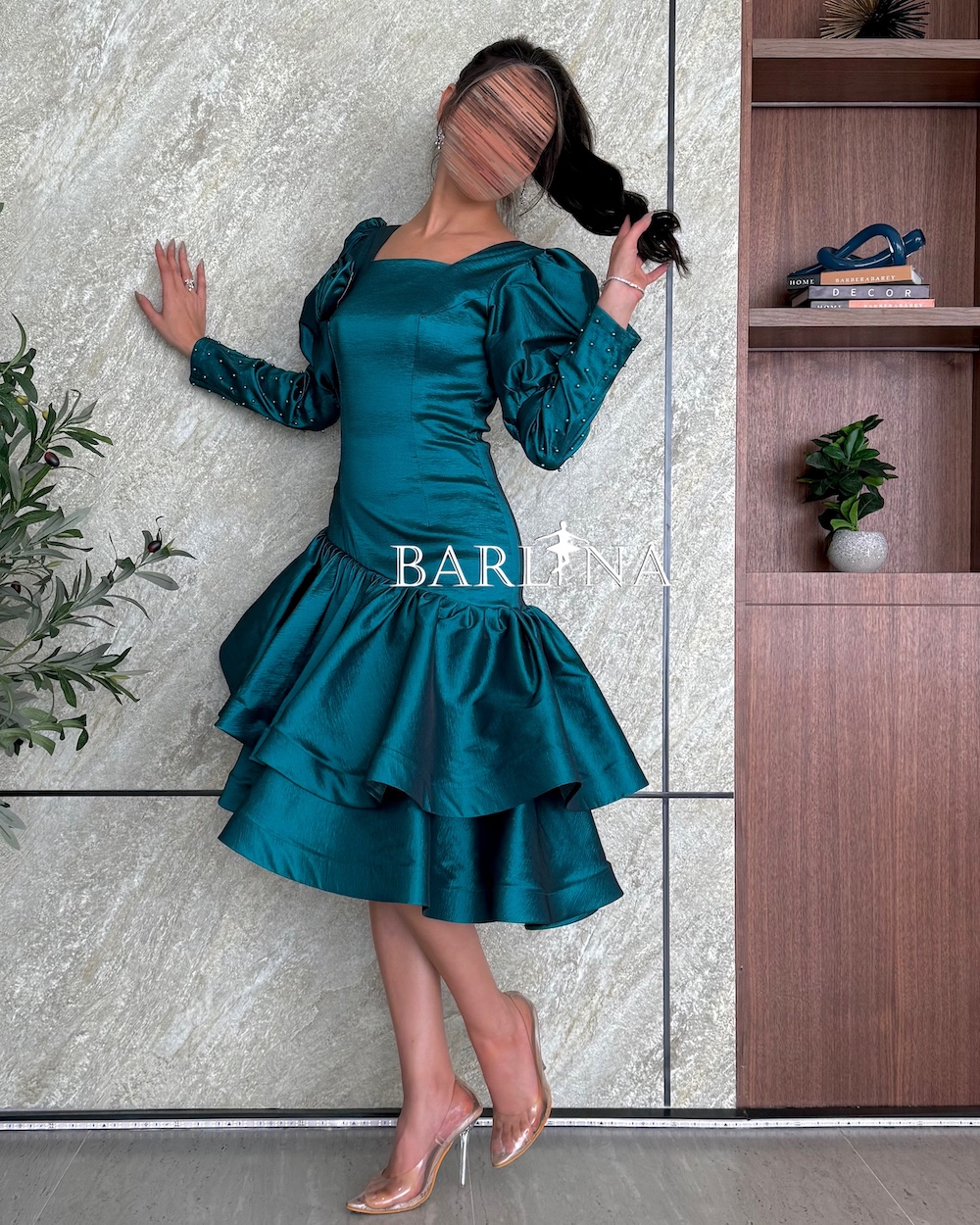 green emerald velvet dress MAX DRESS VERDE – The Bar main image 1