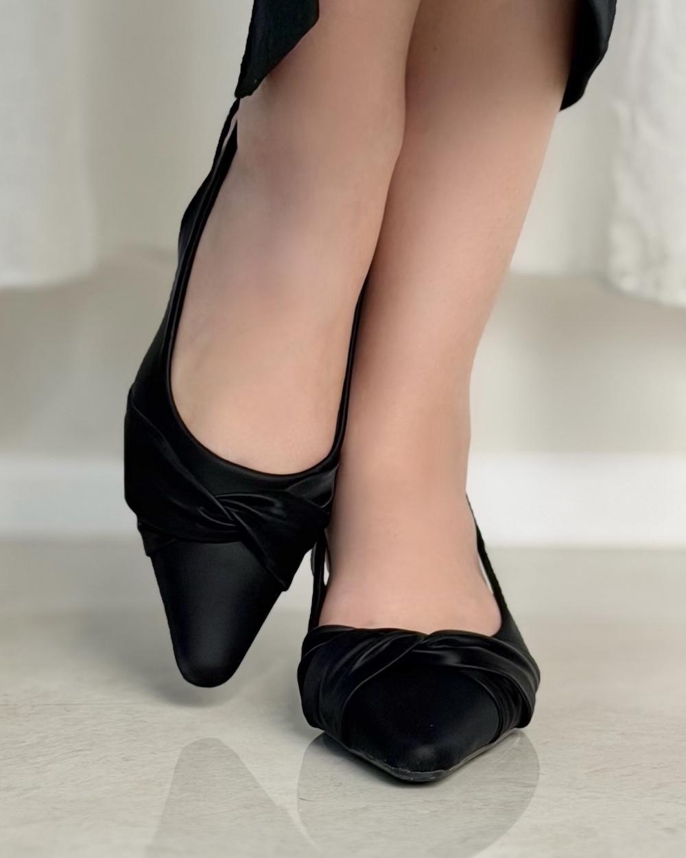 Women's shoes with a small heel and delicate details