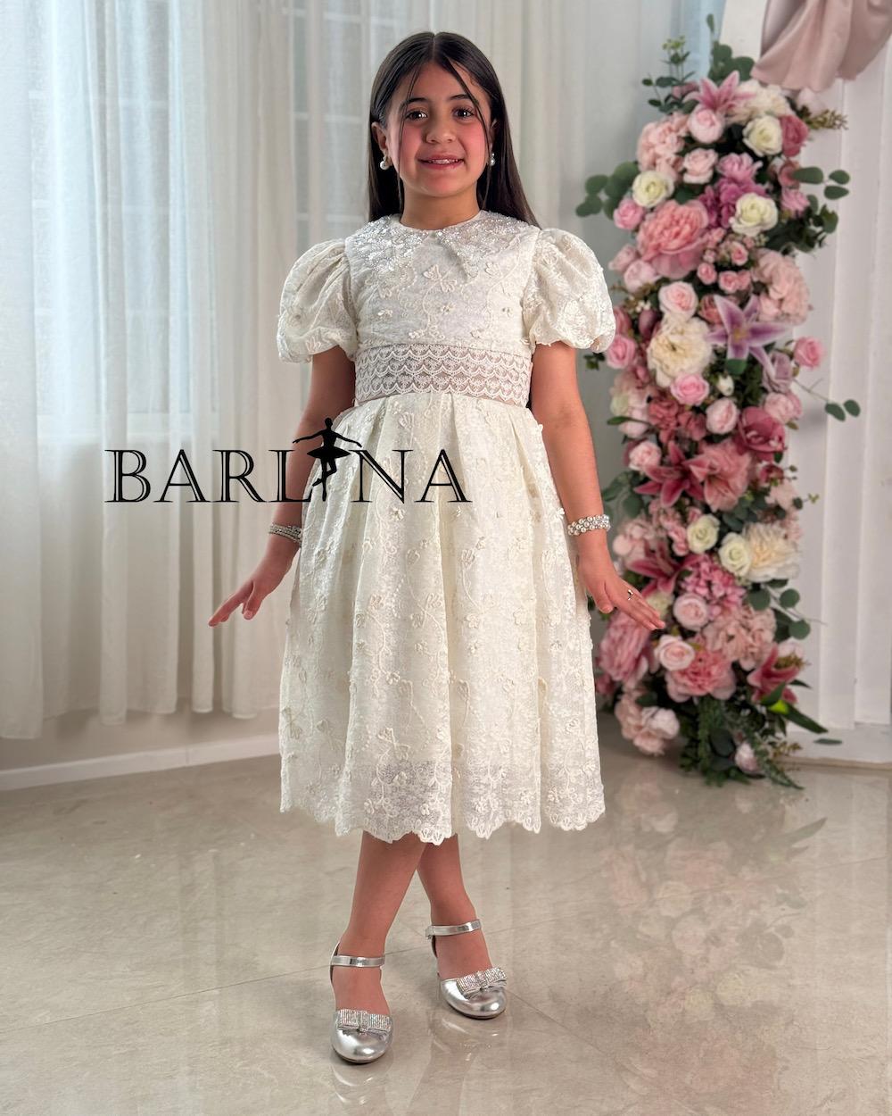 Girls' dress, classic design with puffed sleeves