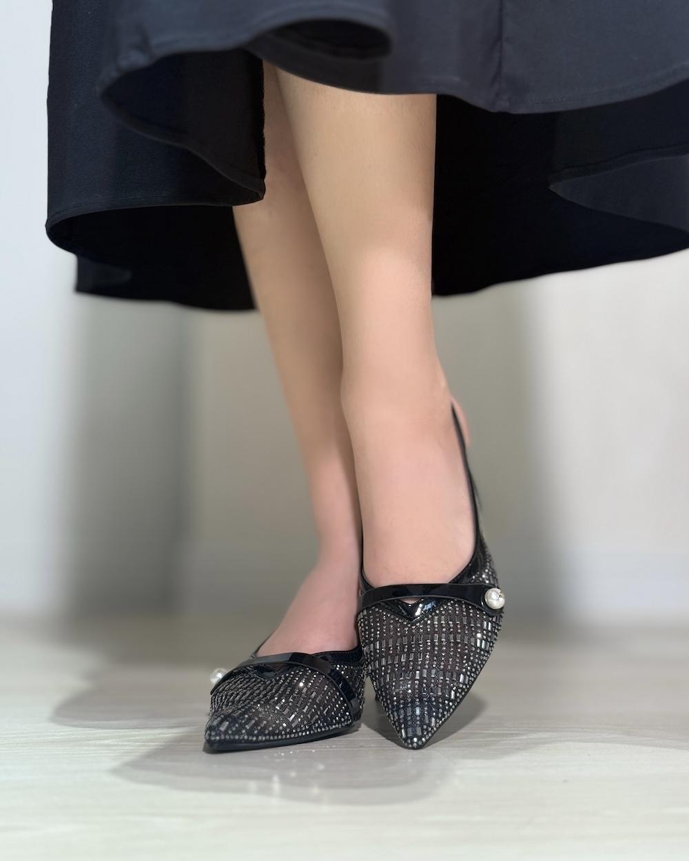 Women's shoes with elegant, shiny heels