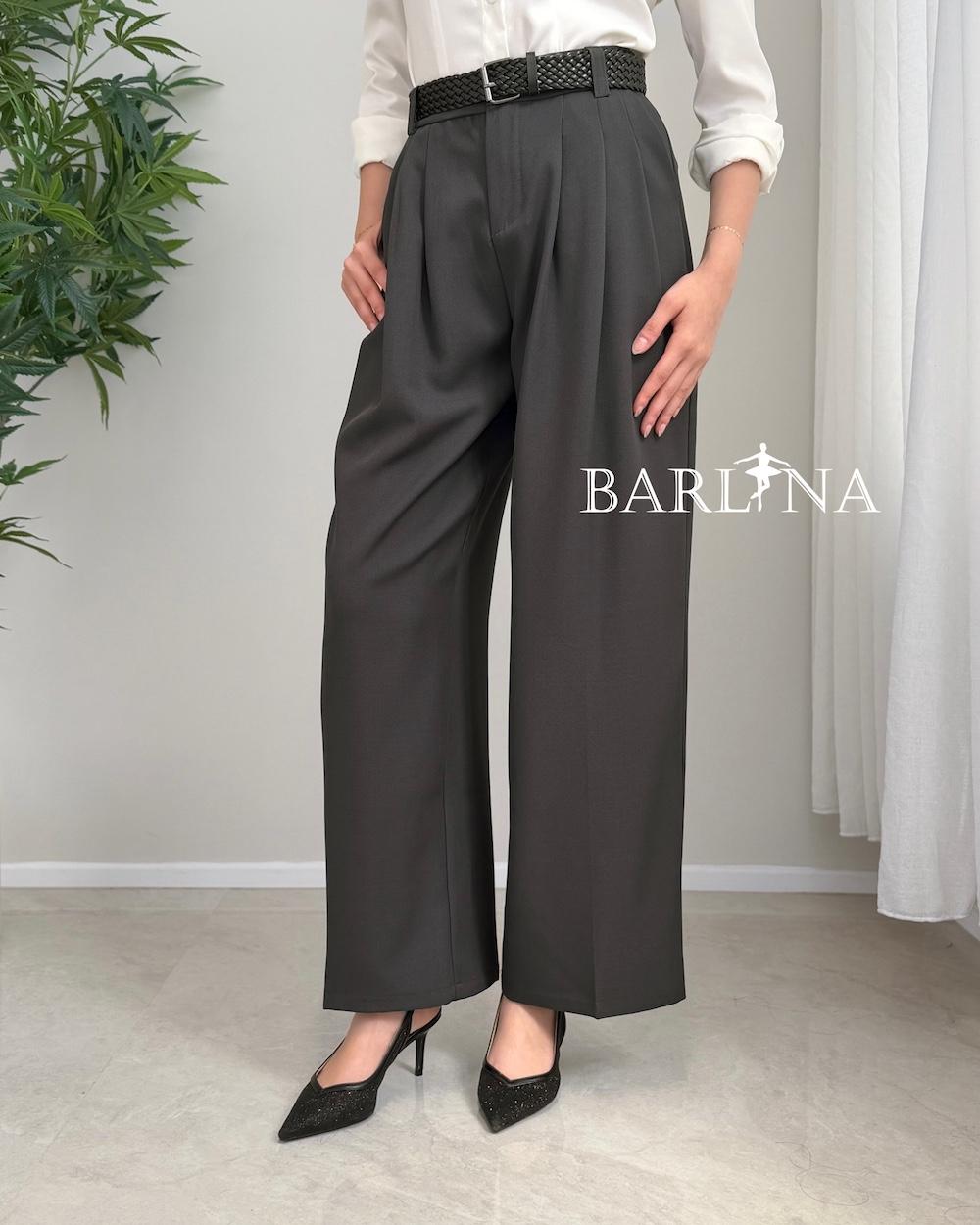 Women's high-waisted trousers with belt