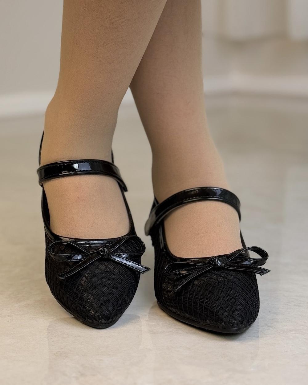 Girls' mesh shoes with a medium heel