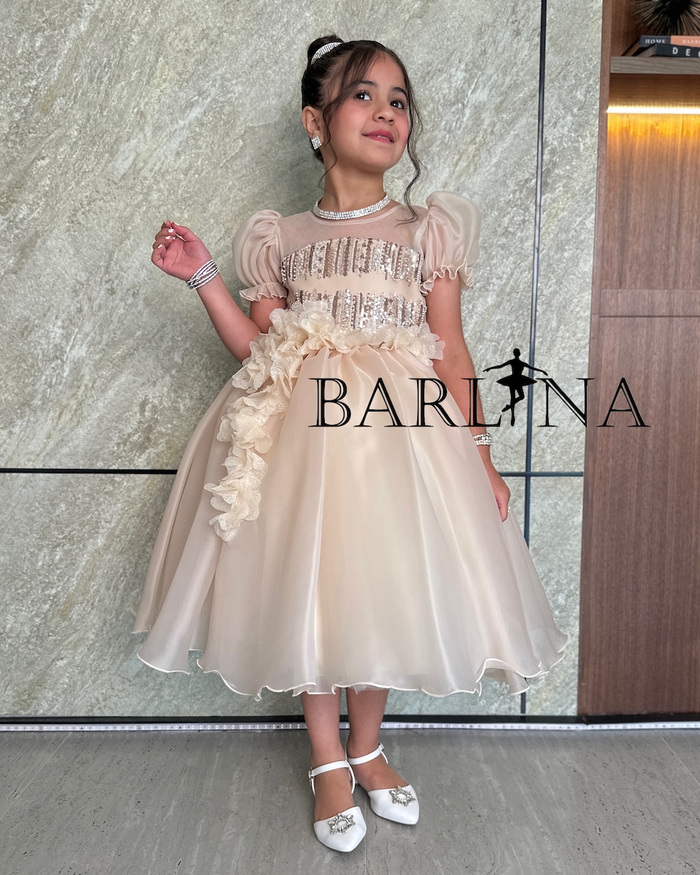 beige dress for girls Elegant Beige Girl Dresses with Headgear Party Gown J104