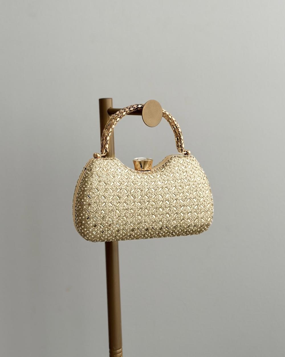 Luxury evening bag with interlocking metal handle