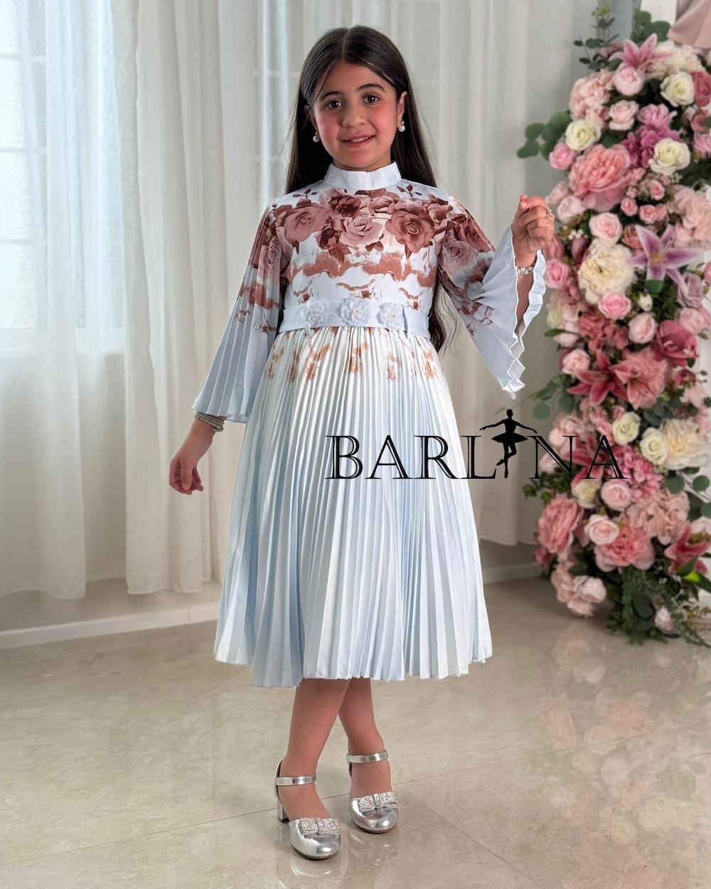 Girls' dress with a floral print and full pleats