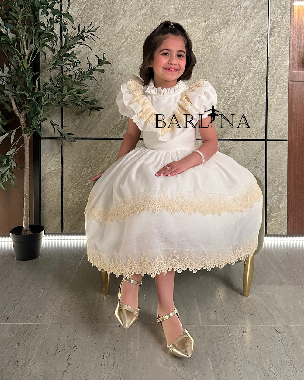 Girls white dress with wide collar and ruffles