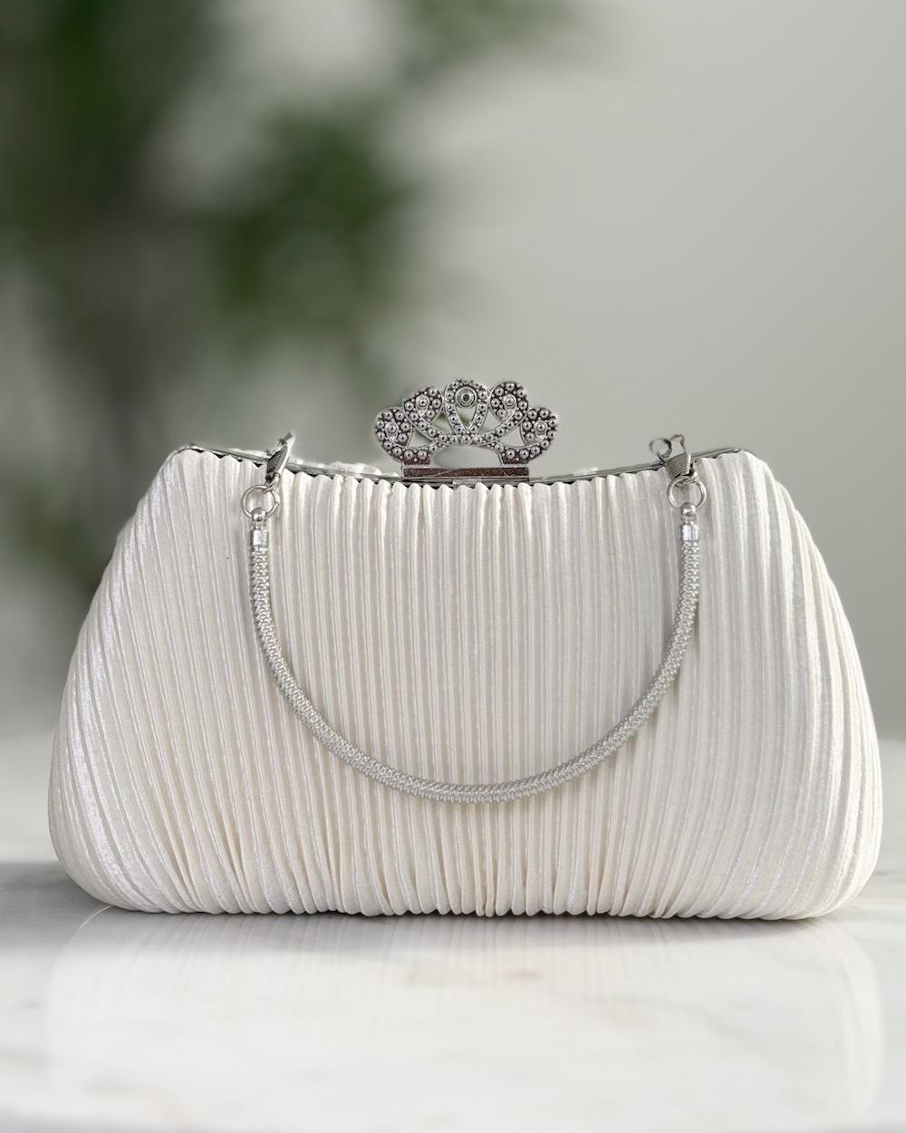 Handbag decorated with a crown-shaped top closure