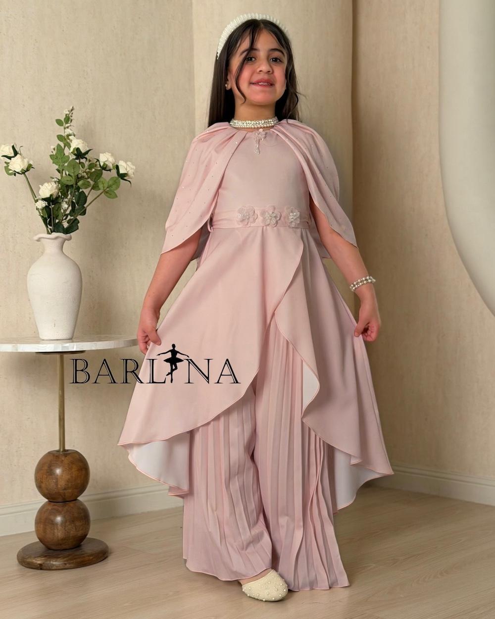 Girls' outfit with a long blouse and pleated pants