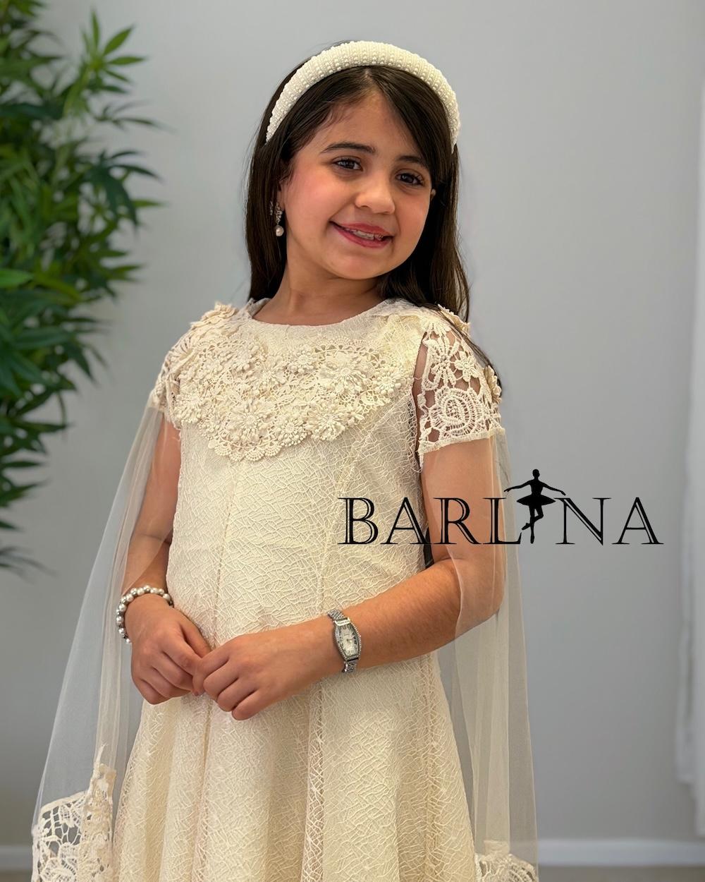 Girls' dress with cape sleeves and lace embroidery