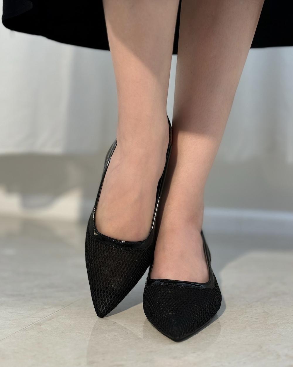 Women's heels made of lightweight mesh with a medium heel